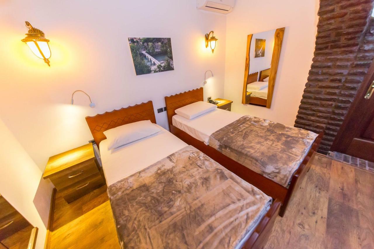 Heraklis Hotel Berat Exterior photo