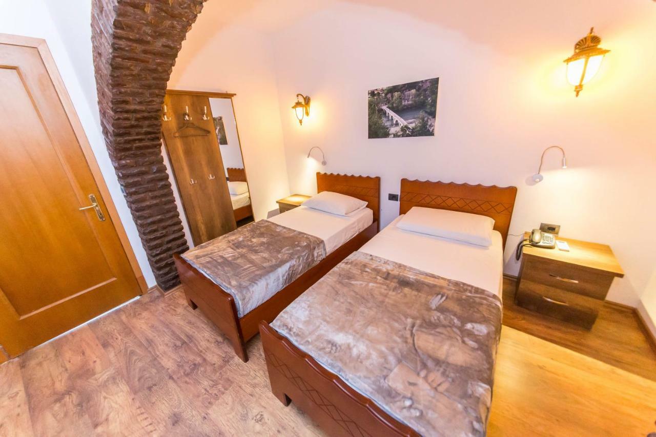 Heraklis Hotel Berat Exterior photo