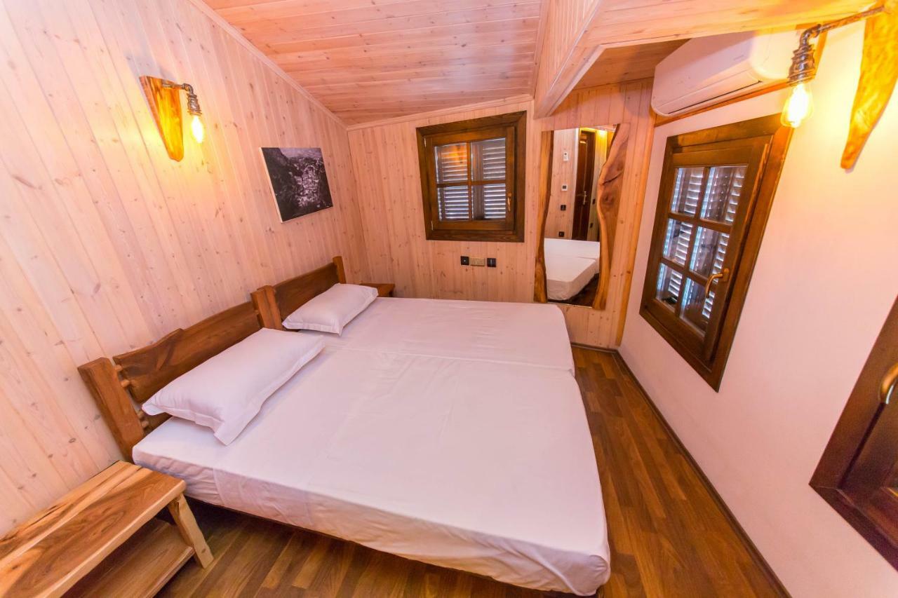 Heraklis Hotel Berat Exterior photo